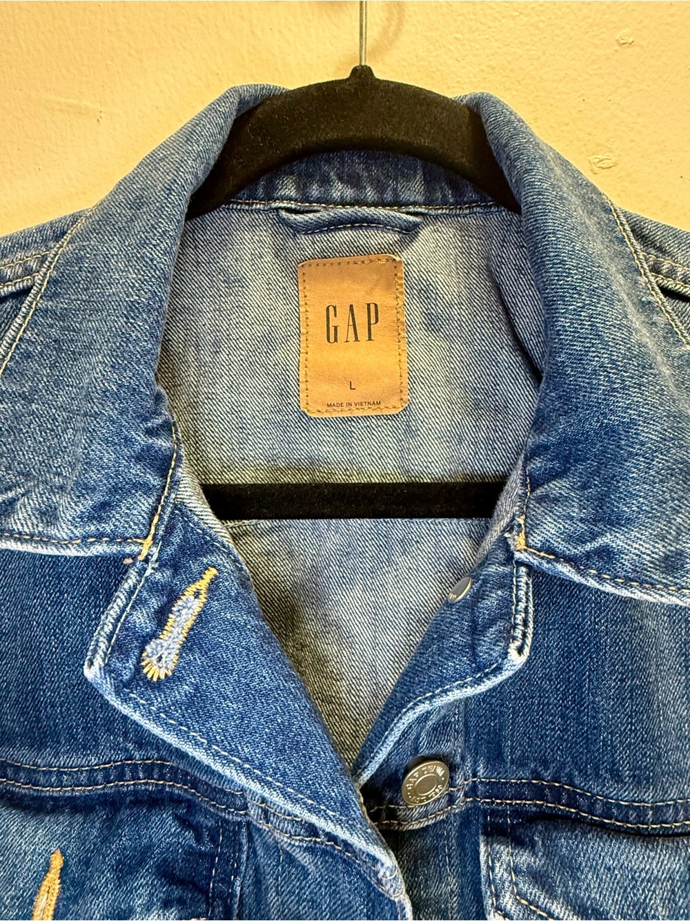GAP Light Blue Denim Trucker Jacket - Picture 3 of 3